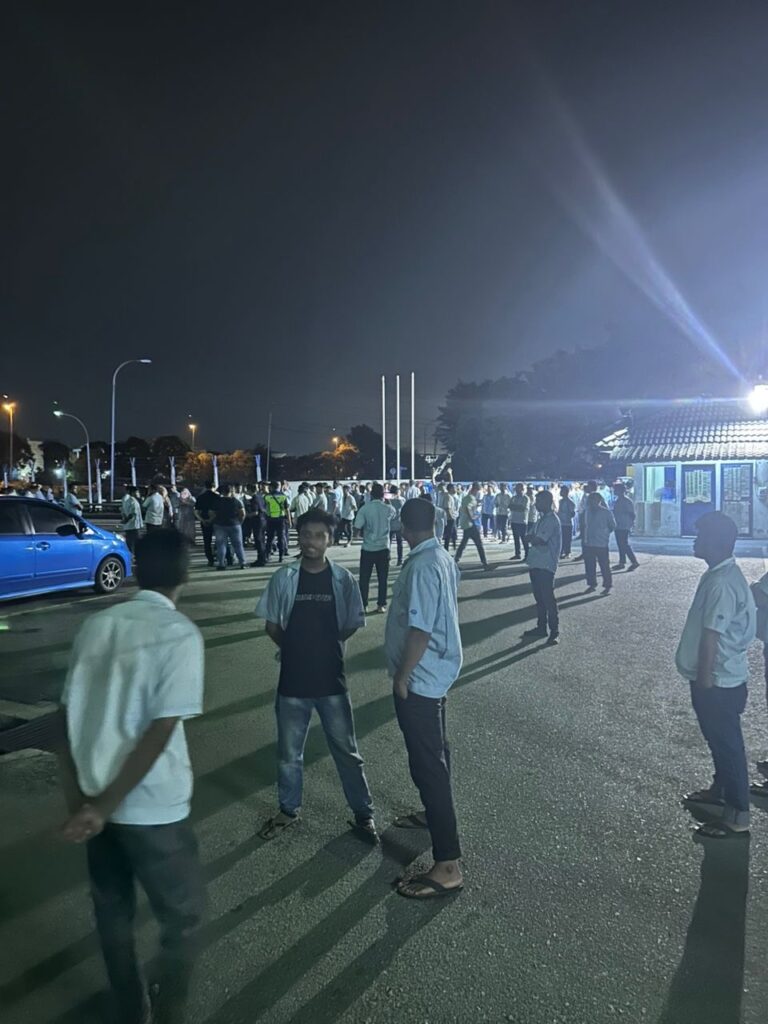 A group of workers at Kawaguchi plastics manufacturing company in Klang have continued to protest over unpaid wages after the police earlier said a gathering had been dispersed.